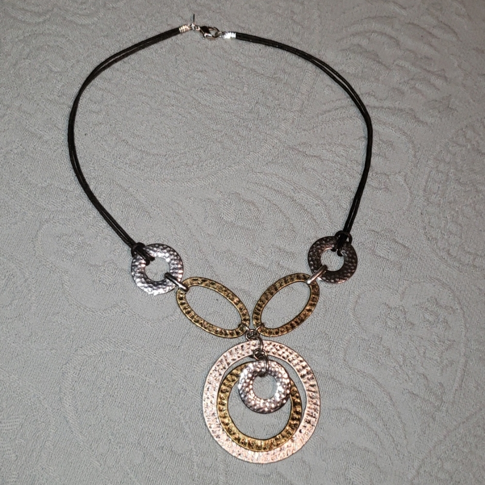 Choker necklace